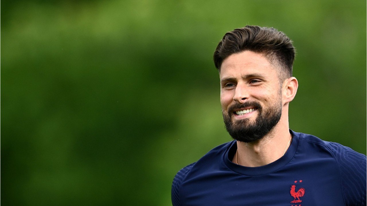 VOICI : Euro 2020 : Olivier Giroud comparé à « un karting " par la « F1 " Karim Benzema, il réagit avec humour