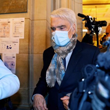 Voici social - Bernard Tapie atteint de nouvelles tumeurs, il donne de ses nouvelles : J'ai l'air d'avoir 100 ans (1)