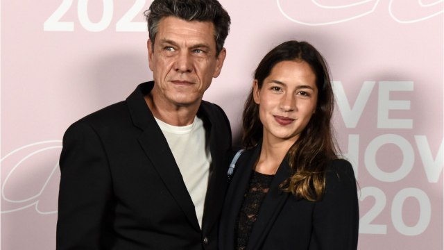 Voici - Marc Lavoine évoque sa différence d'âge avec Line Papin et se compare à un autre couple de stars