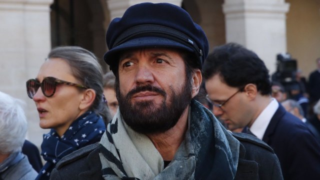 VOICI - Francis Lalanne : le chanteur appelle à renverser Emmanuel Macron (1)