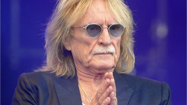 VOICI Mort de Christophe : Jean-Louis Aubert interprète Les paradis perdus et émeut la Toile