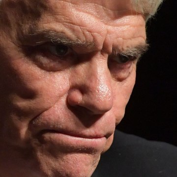 Voici social - Bernard Tapie hospitalisé : Alain Delon sort du silence et lui adresse un message fort (1)