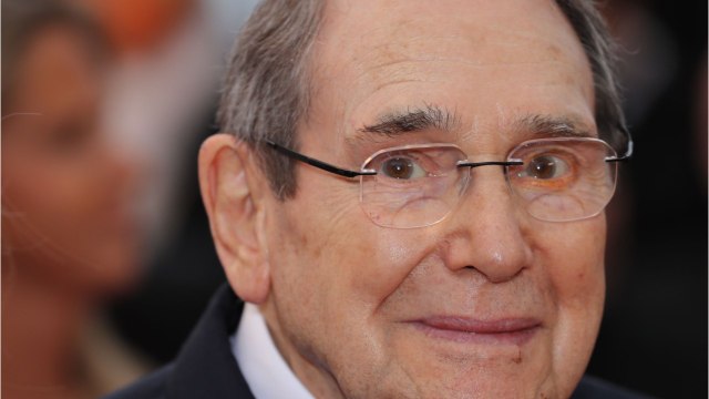 VOICI - Mort de Robert Hossein à 93 ans des suites de la Covid-19