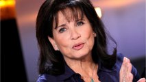 VOICI - Anne Sinclair bouleversée par une auditrice lors de son passage sur France Inter