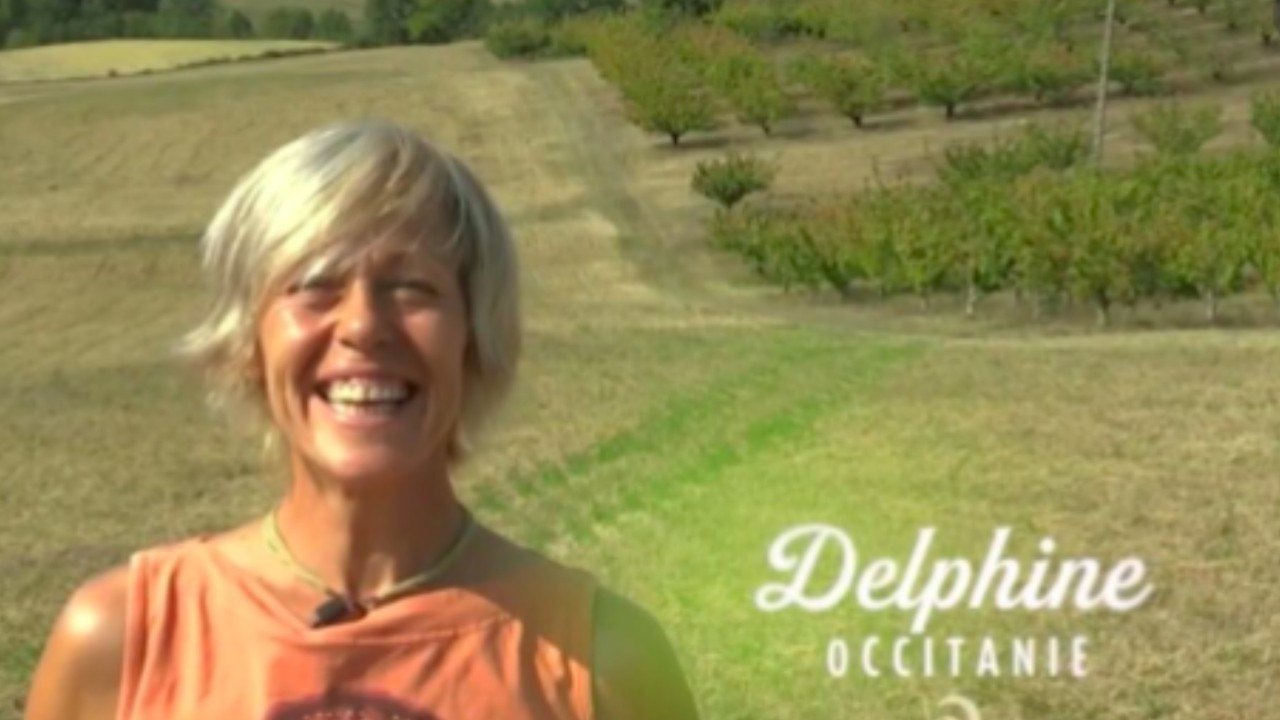 VOICI : ADP 2021 : Delphine, première candidate lesbienne, veut "casser les codes"