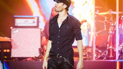 VOICI - Enrique Iglesias bientôt papa : sa compagne Anna Kournikova est enceinte