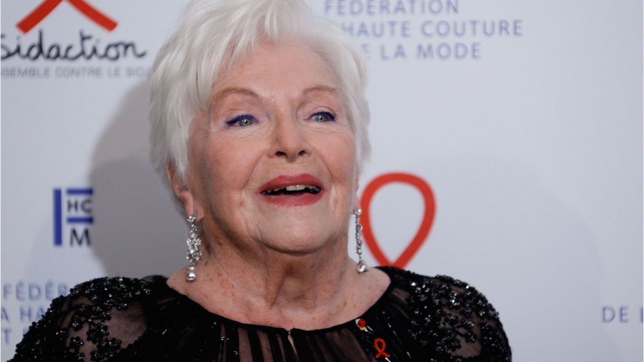 VOICI - Line Renaud fête ses 92 ans avec Pascal Obispo, les internautes sont fous de joie