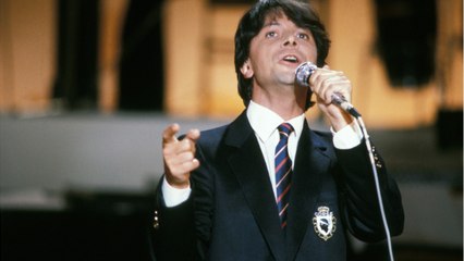 VOICI - Hervé Vilard enfant placé : pourquoi il est farouchement opposé à l'adoption (1)