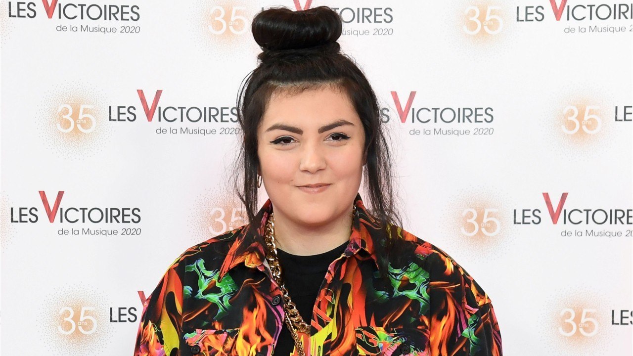 VOICI : Hoshi agressée : la chanteuse dévoile les détails glaçants des attaques homophobes qu'elle a subies