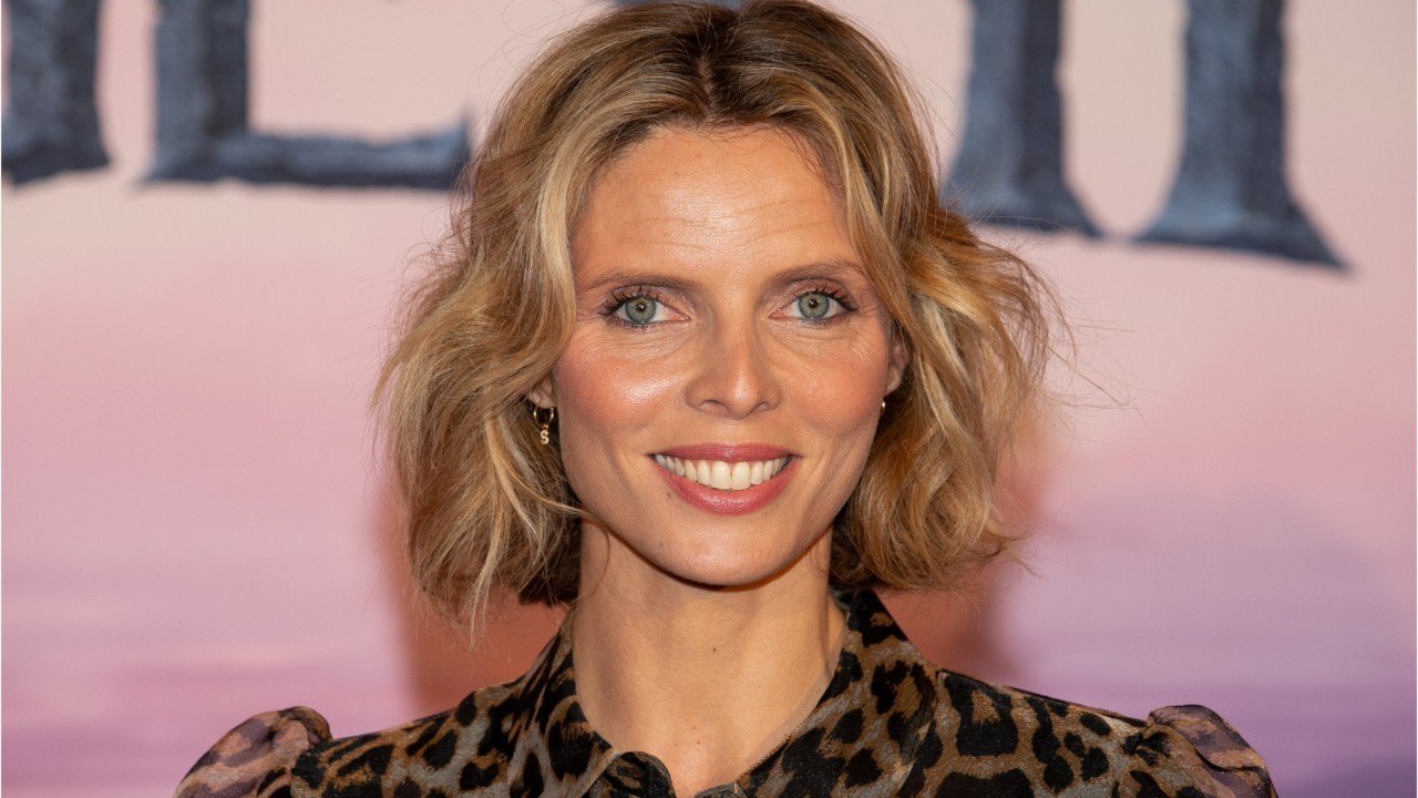 VOICI - PHOTO Sylvie Tellier amoureuse : son secret pour conjuguer vie professionnelle et vie personnelle