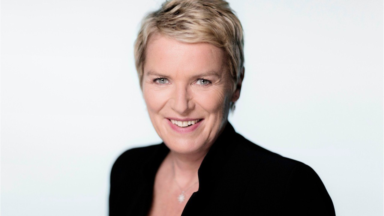 VOICI : Elise Lucet : pourquoi elle ne veut « plus jamais " présenter de JT