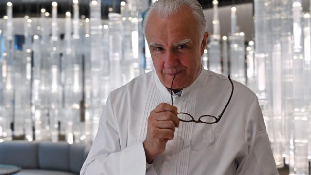 VOICI : Alain Ducasse évincé du Plaza Athénée : un ancien de Top Chef pressenti pour lui succéder (1)