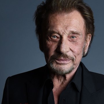 voici social Johnny Hallyday : ses amis racontent ce voyage où le rocker a senti les premiers symptômes de son cancer (Publié) (1)