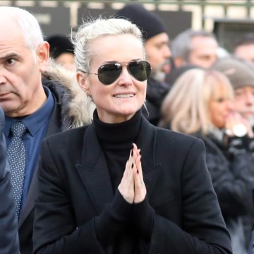 VOICI // SOCIAL // Tombe De Johnny Hallyday : Laeticia Hallyday a Déplacé Le Cercueil Du Rocker