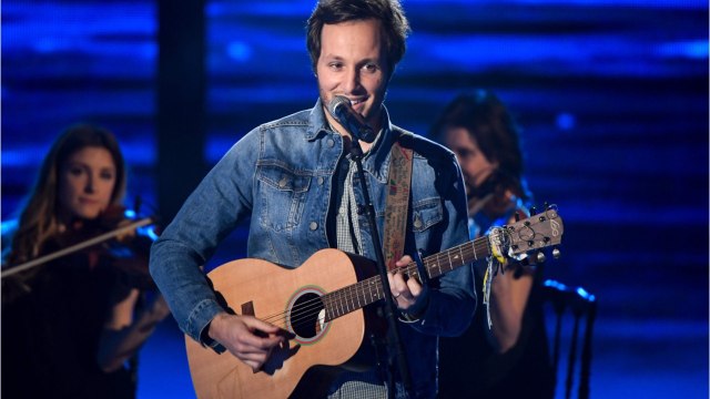 VOICI : The Voice 2021 : Mentissa en finale, Vianney lui offre une belle récompense