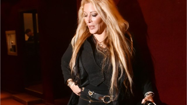 VOICI - Loana au plus mal : une plainte déposée contre son ex Fred Cauvin et sa propre mère Violette