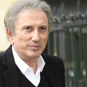 VOICI SOCIAL - Michel Drucker en soins intensifs : l'animateur a été opéré d'urgence une seconde fois (1)