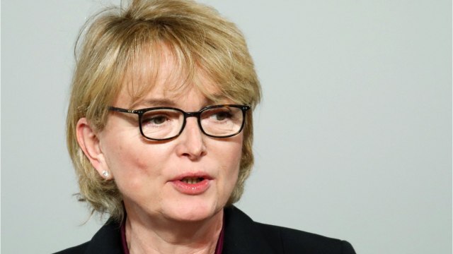 VOICI - Claude Chirac se lance en politique : la fille de Jacques Chirac marche dans les pas de son père