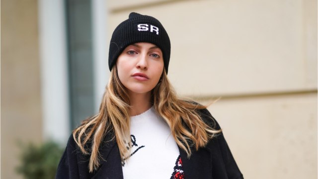 VOICI : PHOTO Carla Ginola sexy en diable : la fille de David Ginola s'affiche topless sur Instagram