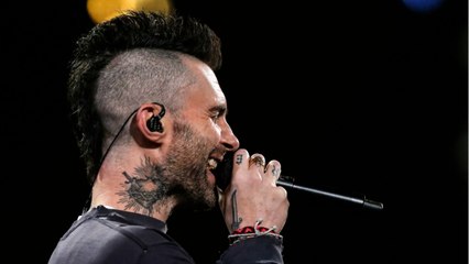 Voici - Maroon 5 : le groupe d'Adam Levine fait un concert jugé catastrophique par les fans, le chanteur obligé de s'excuser