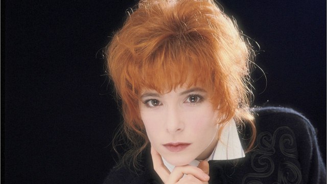 VOICI - Mylène Farmer traumatisée : ce fan qui a tué un homme pour elle