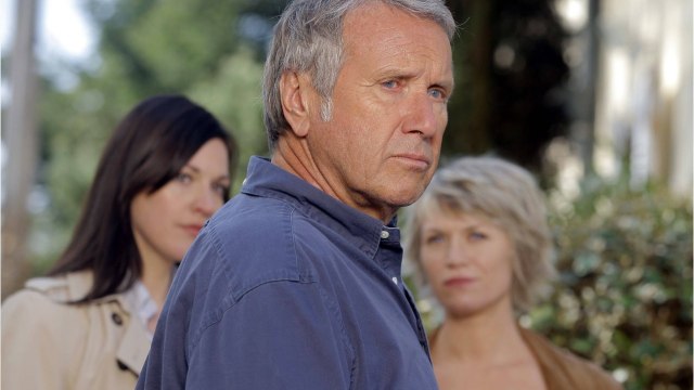 VOICI : Yves Rénier : cet homme politique controversé qui lui a donné la réplique dans Commissaire Moulin