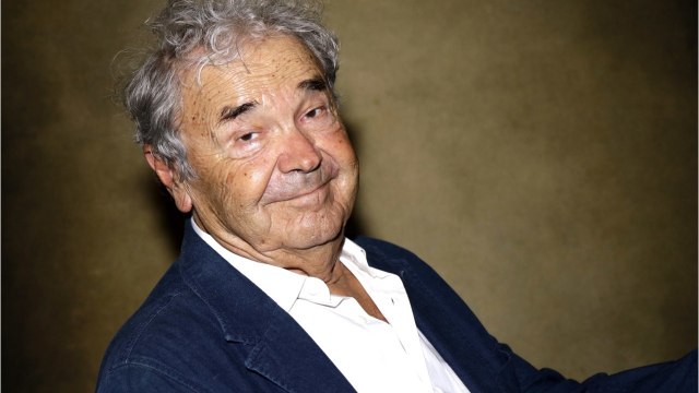 Voici - Pierre Perret traite les anti-vaccins de crétins , des internautes sont fous de rage