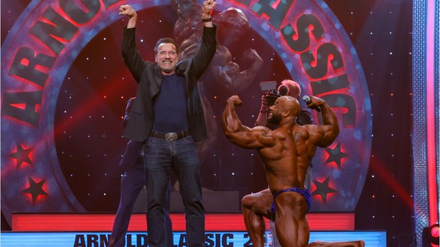 VOICI Coronavirus : Arnold Schwarzenegger gaspille beaucoup d’eau pour un tutoriel et se fait reprendre par les internautes