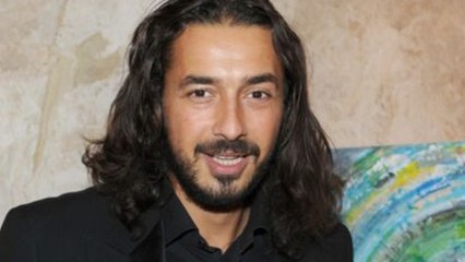 VOICI - Moundir : ce bel hommage à son défunt père qu'il a préparé en secret