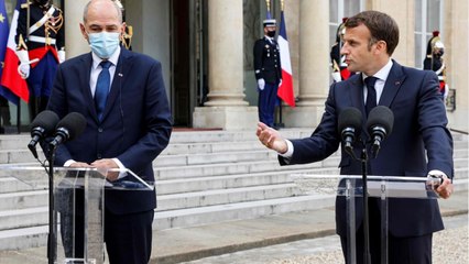 VOICI - Emmanuel Macron : comment recadre-t-il ses ministres tard le soir quand Brigitte dort ?