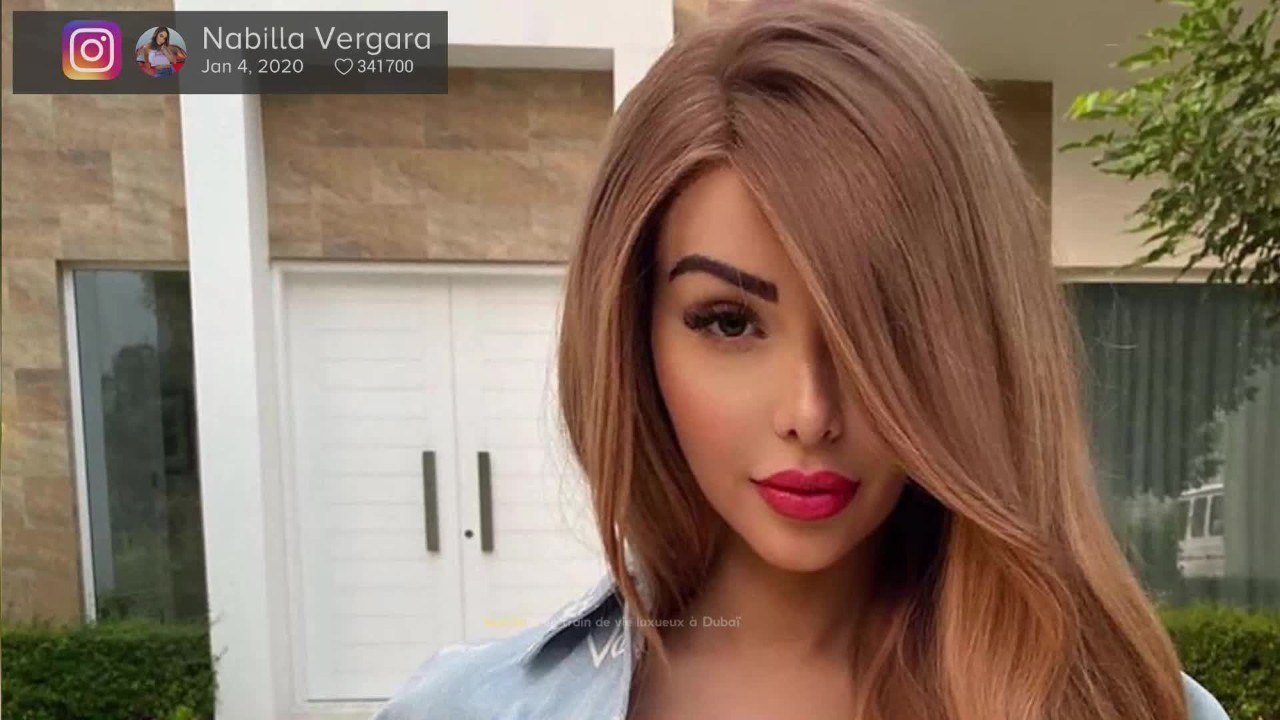 VOICI - PHOTO Nabilla pose avec Milann devant sa piscine : un détail choque les internautes