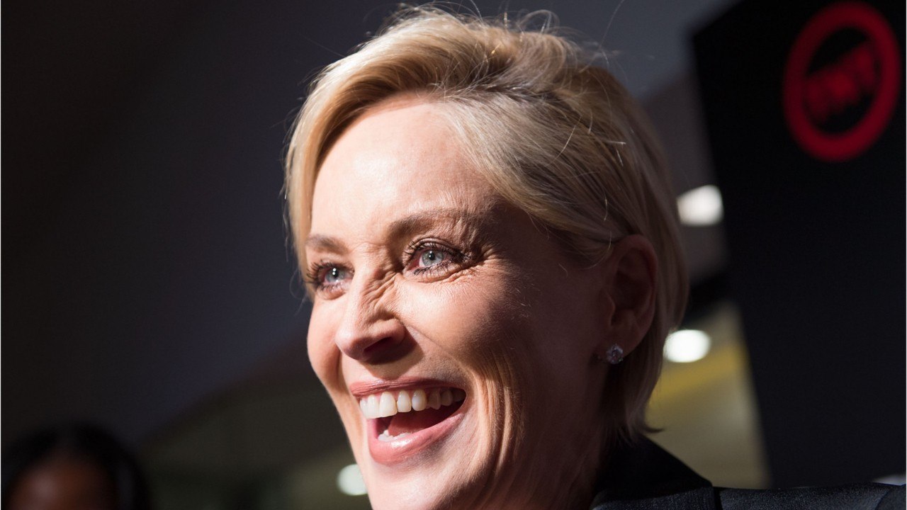 VOICI - PHOTO À 61 ans, Sharon Stone pose totalement nue et fait craquer les internautes