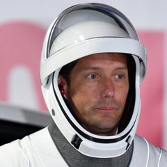 VOICI SOCIAL Thomas Pesquet : sa femme Anne Mottet l’a déjà remplacé par « Flat Thomas " !