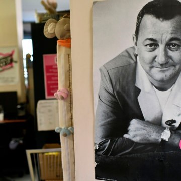 Voici - SOCIAL Coluche : pourquoi Martin Lamotte est resté en froid avec l'humoriste jusqu'à sa mort (1)