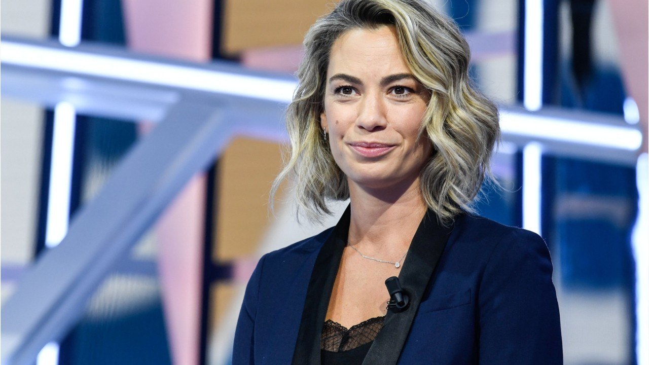 VOICI - Anne-Laure Bonnet : les larmes de la journaliste pour les adieux de Téléfoot