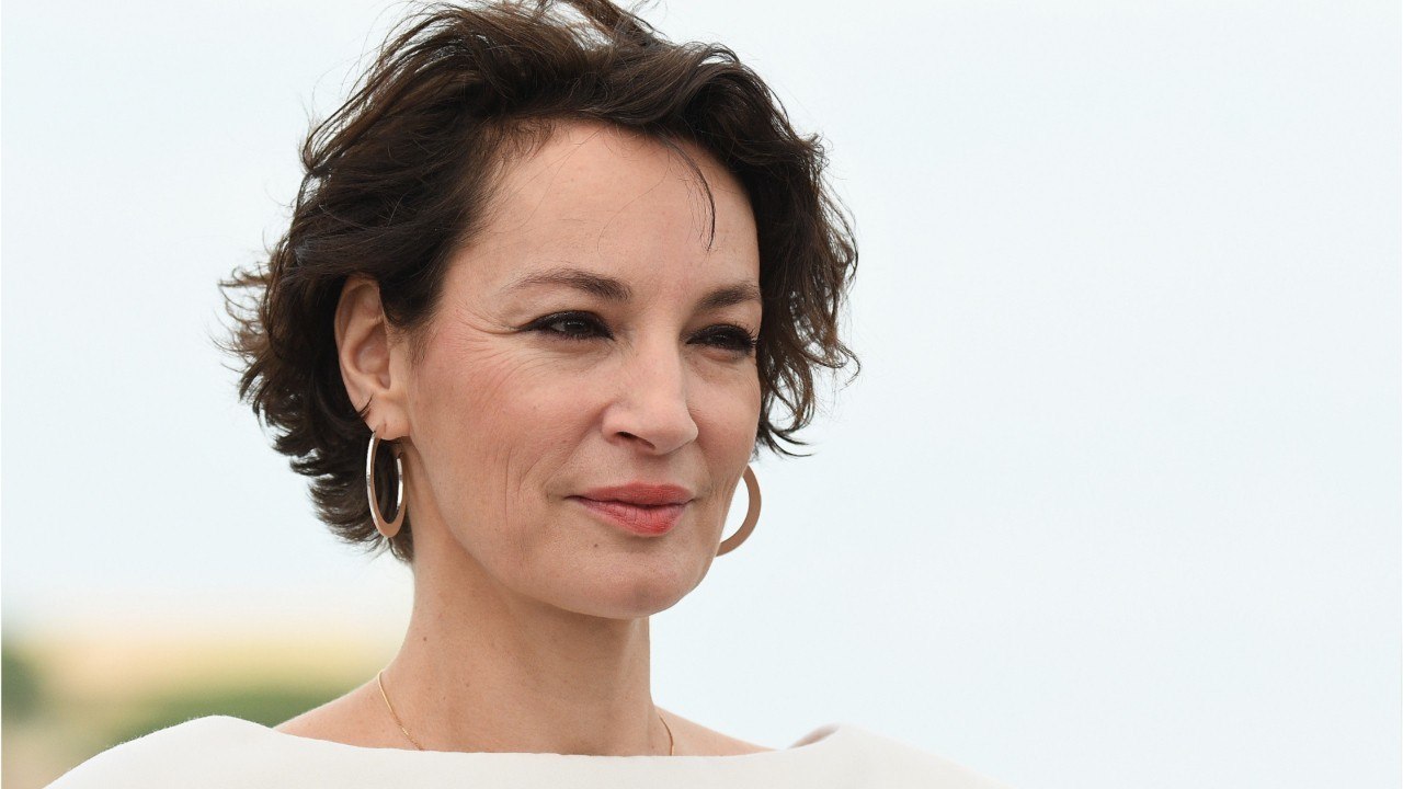 VOICI - Emmanuel Macron bouleversé par le film Les Misérables ? Jeanne Balibar le recadre sèchement