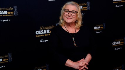 VOICI - César 2020 : l’anecdote très gênante de Josiane Balasko avec Alain Delon en coulisses