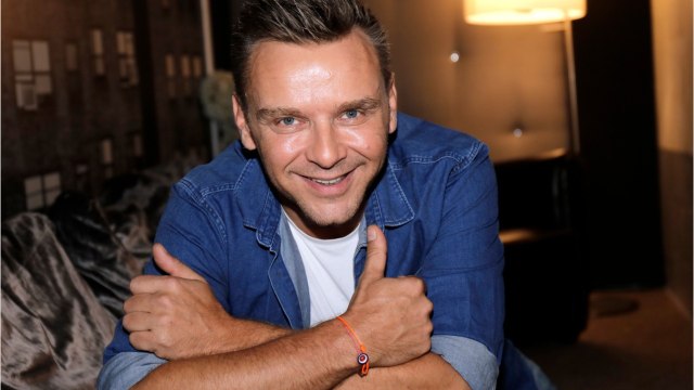 VOICI - Stars à nu : Jeanfi Janssens bouleversé par le témoignage de Daniel Lévi