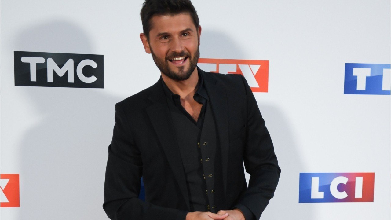 VOICI - PHOTO Christophe Beaugrand et son mari Ghislain Gerin dévoilent la bouille de leur fils Valentin pour Noël