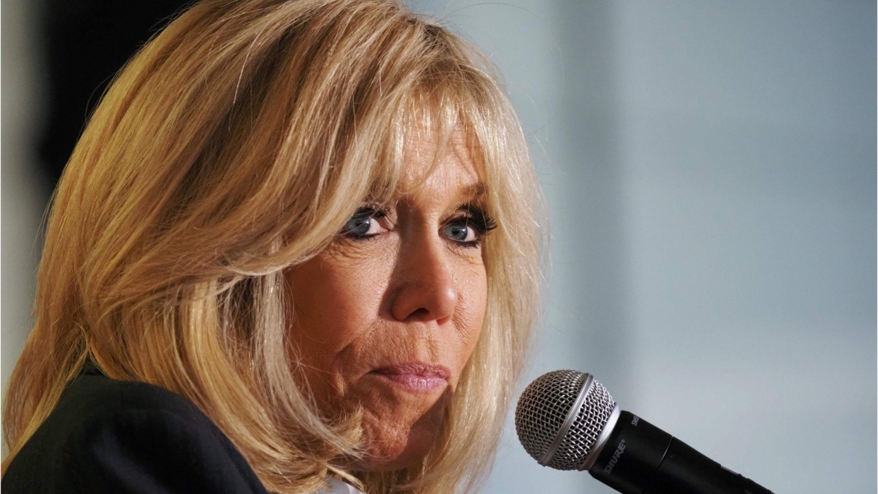VOICI - Vers un reconfinement ? Brigitte Macron fait des confidences peu rassurantes