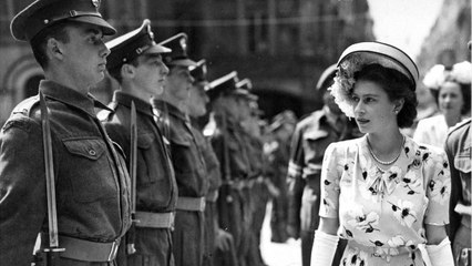 VOICI - Elizabeth II : cet autre homme que le prince Philip qui ne l'a pas laissée insensible