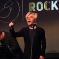 VOICI SOCIAL - Nicola Sirkis : le chanteur d'Indochine tacle violemment Vitaa et Slimane
