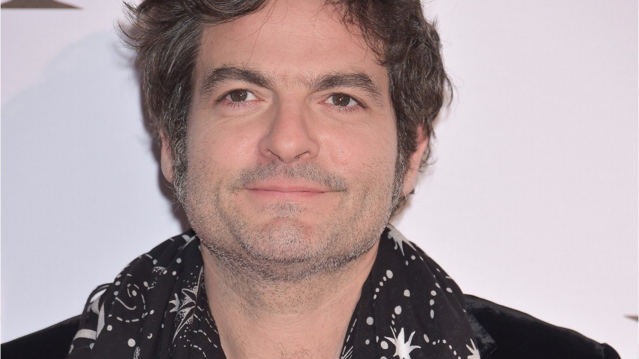 VOICI : Matthieu Chedid : un concours lancé par l'artiste fait polémique, ses équipes font marche arrière