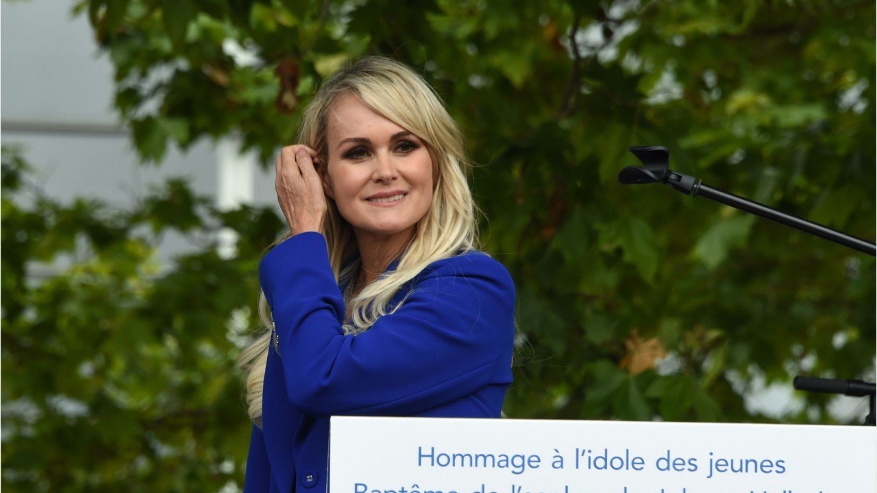 VOICI - Laeticia Hallyday réalise son rêve : avec Jade et Joy elles sont enfin américaines