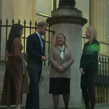 VOICI SOCIAL - Meghan et Harry dévoilent une photo d'Archie pour leur carte de Noël (1)