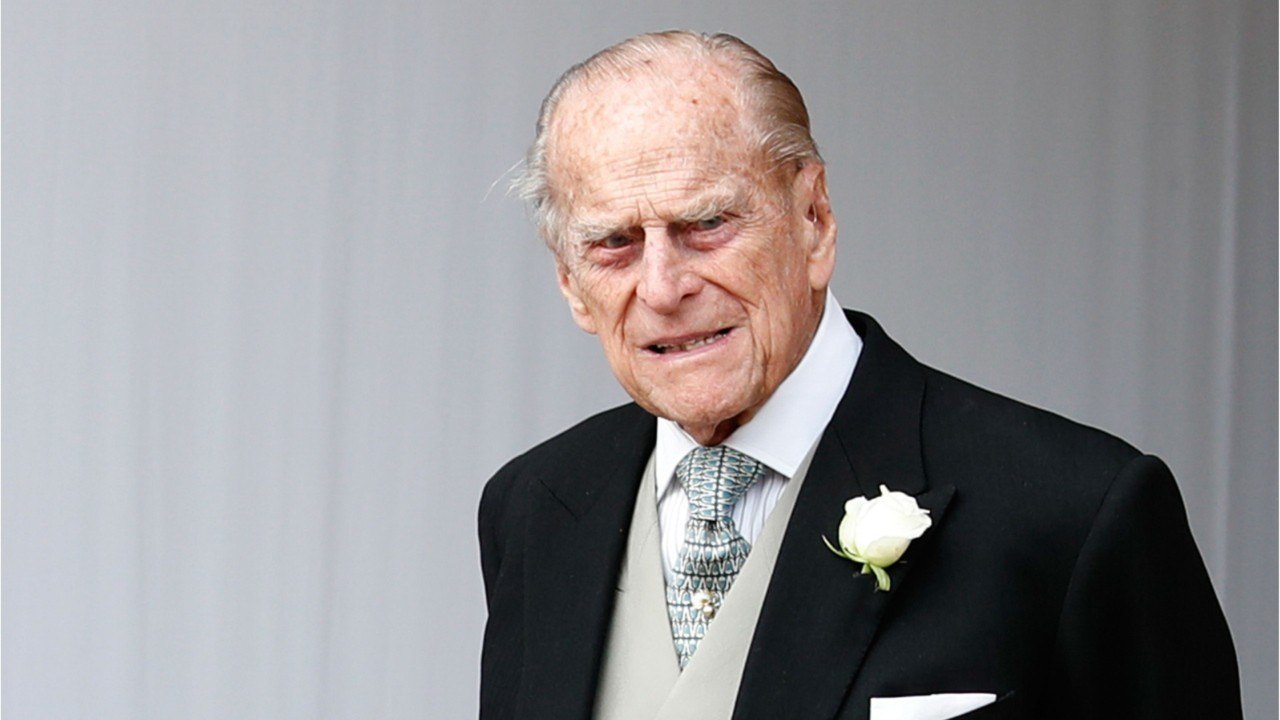 VOICI The Crown : cette scène « cruelle " de la série que le prince Philip n’a pas du tout aimée