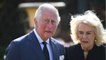 VOICI Mort du prince Philip : Charles et Camilla très émus au moment de découvrir les hommages floraux