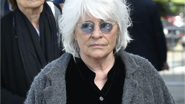 VOICI - Catherine Lara confinée et hypocondriaque : la chanteuse s’est enfermée à double tour chez elle !