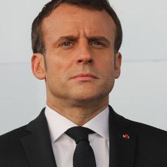 VOICI SOCIAL - Emmanuel Macron critiqué par son ancienne plume : elle raconte tout dans un livre (1)