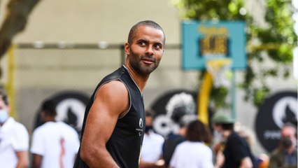 VOICI - PHOTO Tony Parker séparé d’Axelle Francine : il prépare Noël avec ses deux fils